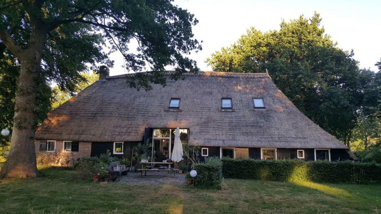 Aan De Dwarsweg Hotel Uffelte Exterior photo